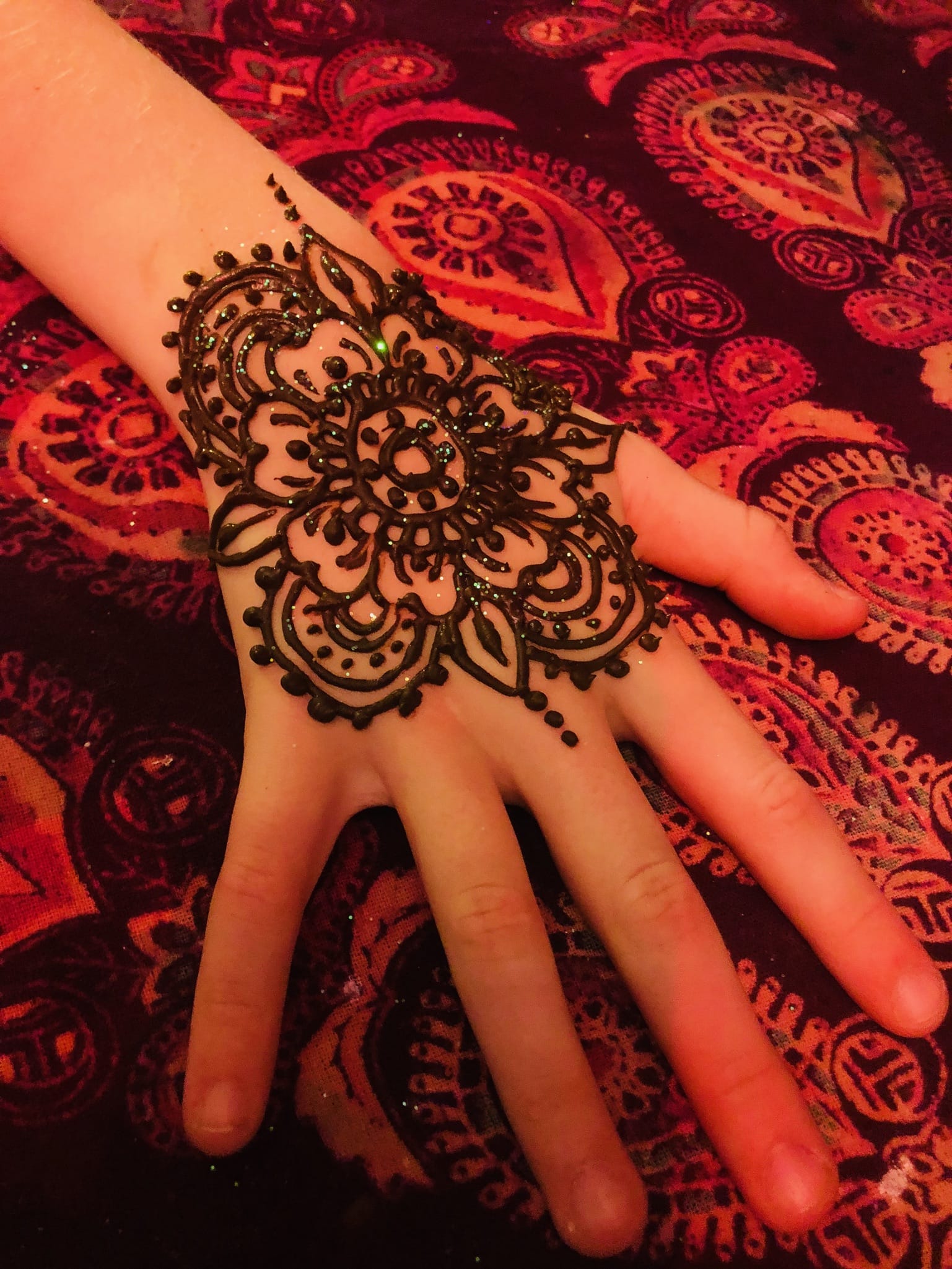 LaineToo Henna Black Floral